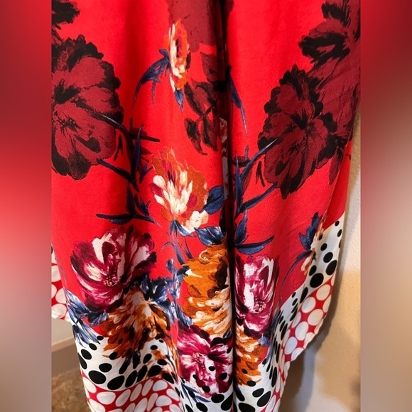 Unique spectrum beautiful top. Size large - Picture 5 of 5